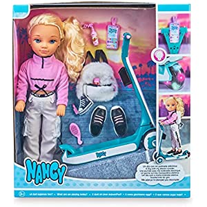 Nancy Un Día con Patinete Muñeca